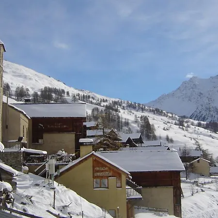 Les Chalets Du Villard Hotel